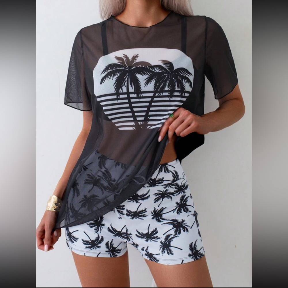 ✨ NEW ✨ Piece Chic Swimsuit with a Palm Tree Design